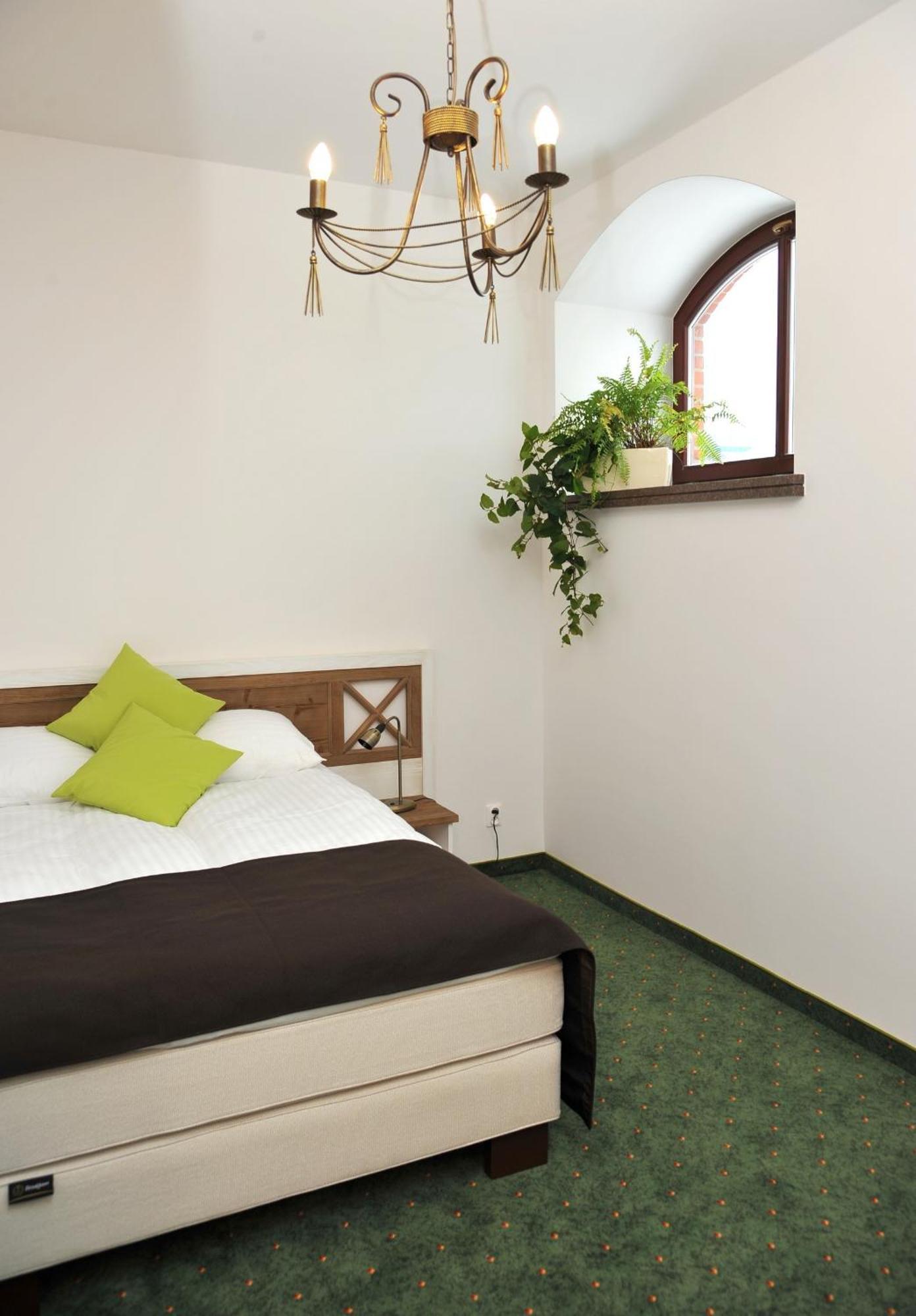 Hotel Sandro Silver & Spichlerz Antoniny Leszno  Εξωτερικό φωτογραφία